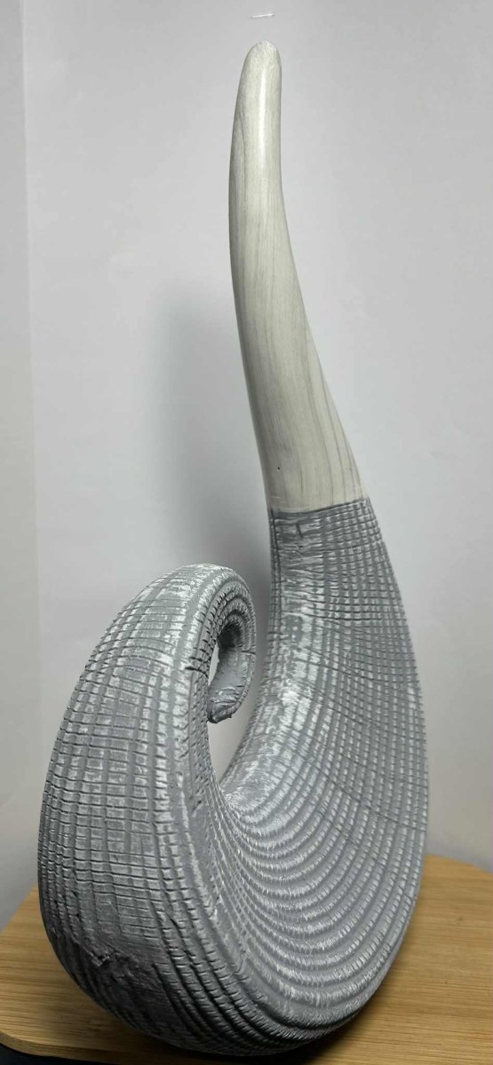 Virgule sculpture 3D en céramique bleue lignée et blanche lisse ,(28.5*16cm) objet de décoration GmbH – Image 3