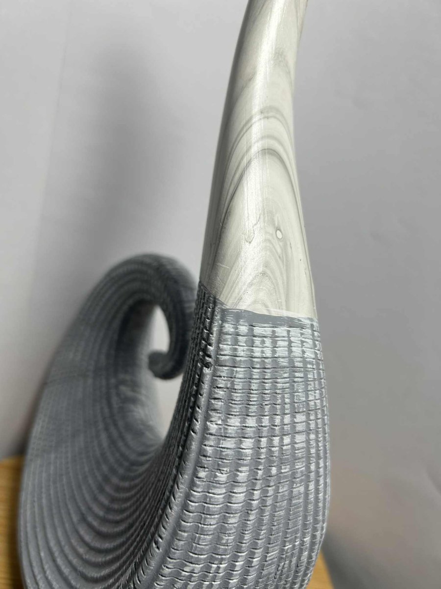 Virgule sculpture 3D en céramique bleue lignée et blanche lisse ,(28.5*16cm) objet de décoration GmbH – Image 4