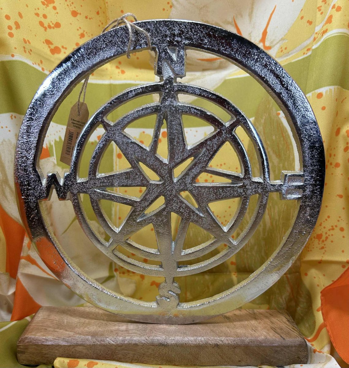 Rose des vents argentée sur socle en bois de Gmbh( diamètre 23cm)