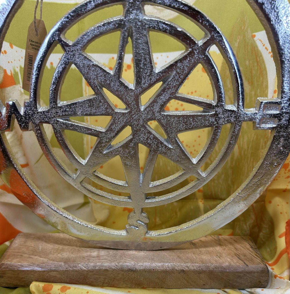 Rose des vents argentée sur socle en bois de Gmbh( diamètre 23cm) – Image 4