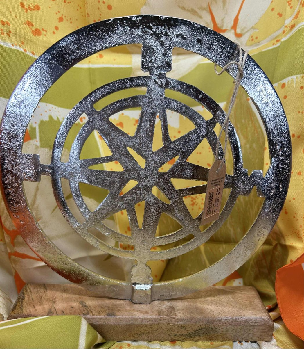 Rose des vents argentée sur socle en bois de Gmbh( diamètre 23cm) – Image 5