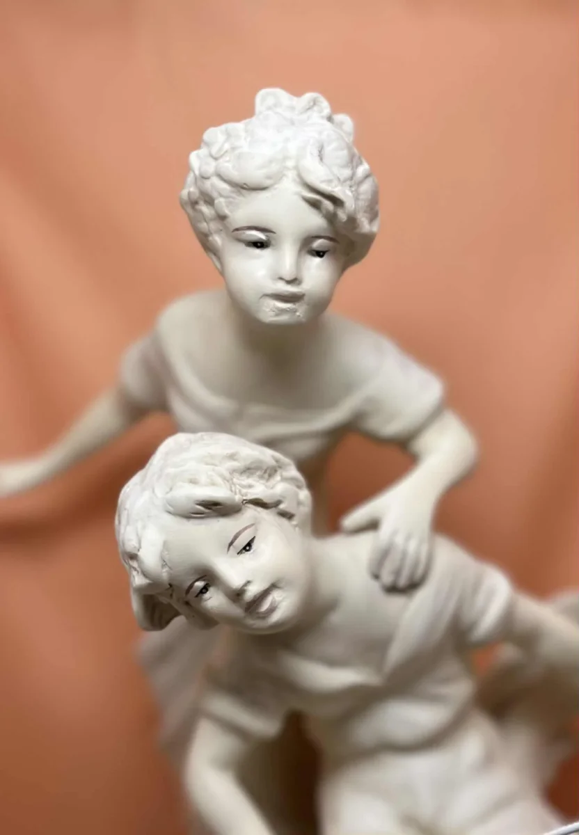 Jolie statue en plâtre, " la pèche" collection Versailles (18*43cm) – Image 4