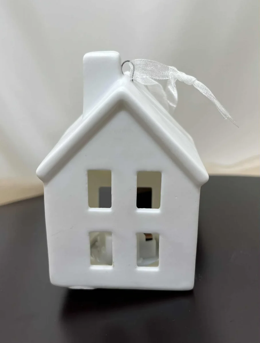 Lot de 2 maisons blanches en céramique éclairées de GmbH (5.5*8*5cm) – Image 6